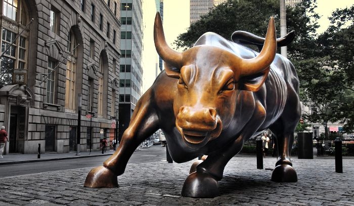 Picture: Charging bull – New York by Sam Valadi, license CC BY 2.0